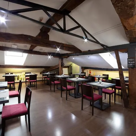 Petit Palace Arana