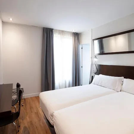 Petit Palace Arana 호텔