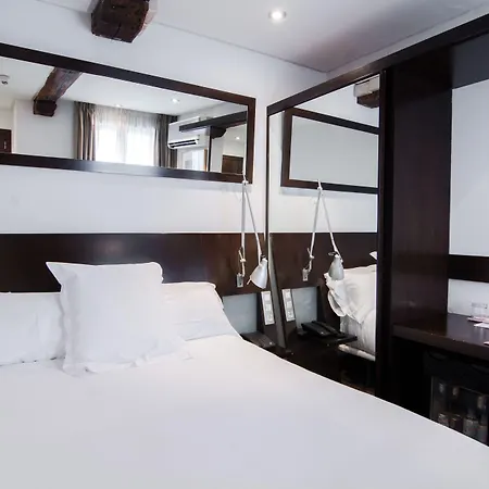 Petit Palace Arana מלון 3*