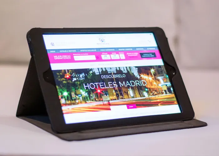 Petit Palace Arana Hotel 3*