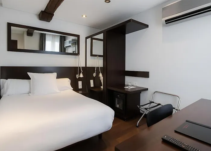 Petit Palace Arana Hotel