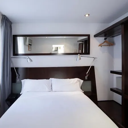 Petit Palace Arana Hotel