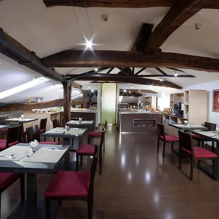 Petit Palace Arana