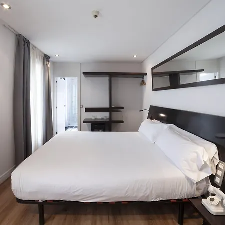 Petit Palace Arana 3*