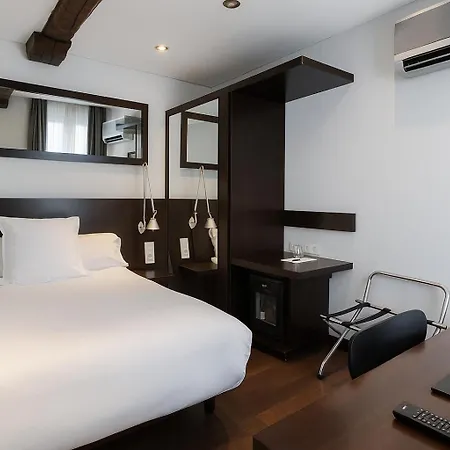 Petit Palace Arana Hotell