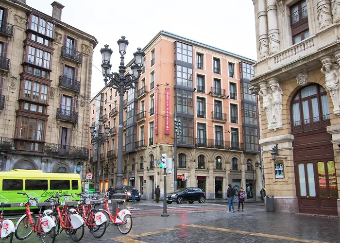 Petit Palace Arana Hotel