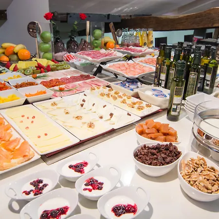 Petit Palace Arana 3*