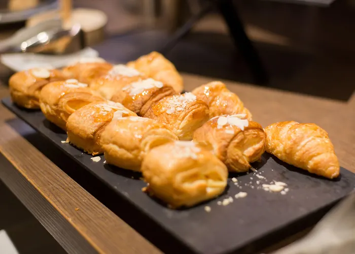 Petit Palace Arana Hotel